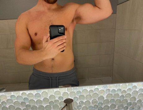 Foto di nudo di fuga di OnlyFans di Thirdlegger