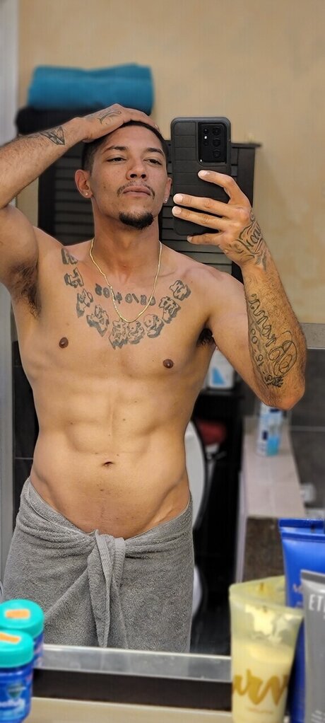 Foto di nudo di fuga di OnlyFans di Papitonice