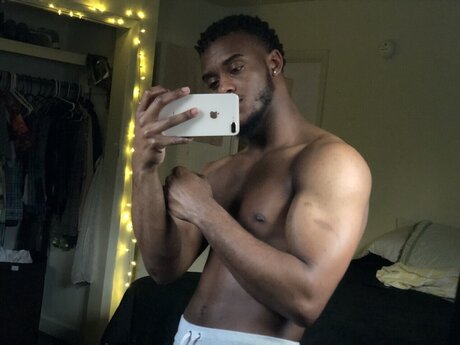 Foto di nudo di fuga di OnlyFans di Kreol Theblacdon