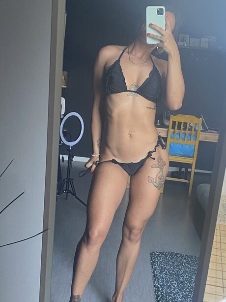 Foto di nudo di fuga di OnlyFans di Victoria Klein