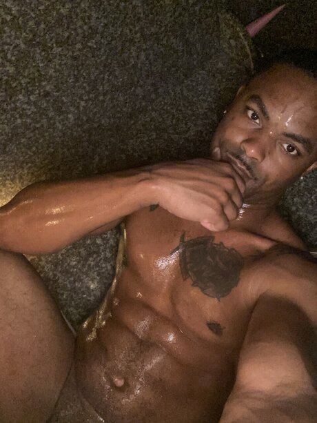 Foto di nudo di fuga di OnlyFans di Wayne Hutchinson