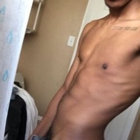 Foto di nudo di fuga di OnlyFans di Huge Hefner 