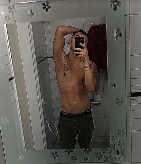 Foto di nudo di fuga di OnlyFans di Geradofc