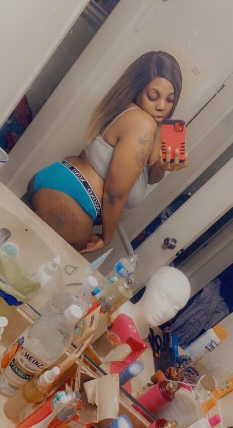 Foto di nudo di fuga di OnlyFans di Brown Sace