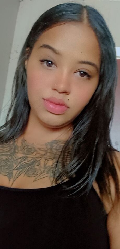 Foto di nudo di fuga di OnlyFans di Dezzyy