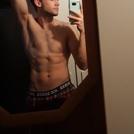 Foto di nudo di fuga di OnlyFans di Adam Eldridge