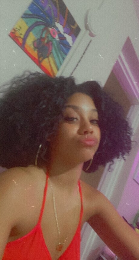 Foto di nudo di fuga di OnlyFans di Mami 
