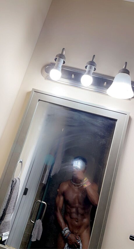 Foto di nudo di fuga di OnlyFans di King