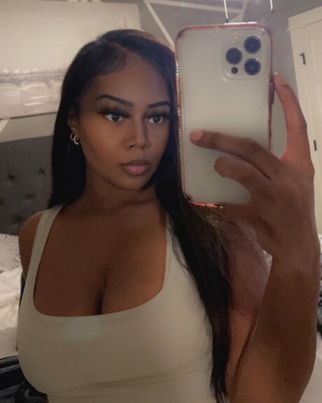Foto di nudo di fuga di OnlyFans di E Marie 