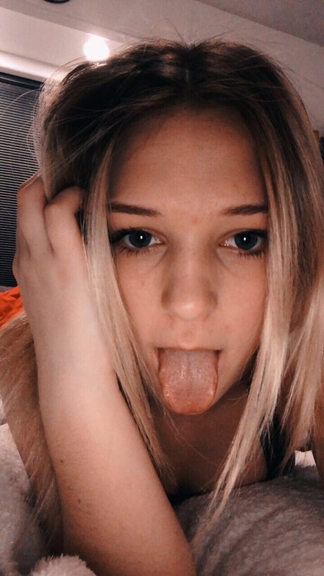Foto di nudo di fuga di OnlyFans di Elizabeth