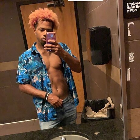 Foto di nudo di fuga di OnlyFans di Buuzz