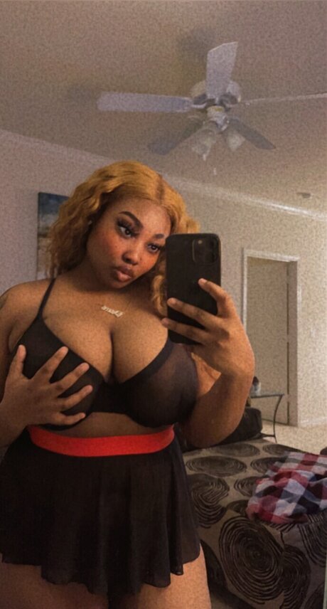 Foto di nudo di fuga di OnlyFans di Chanelle