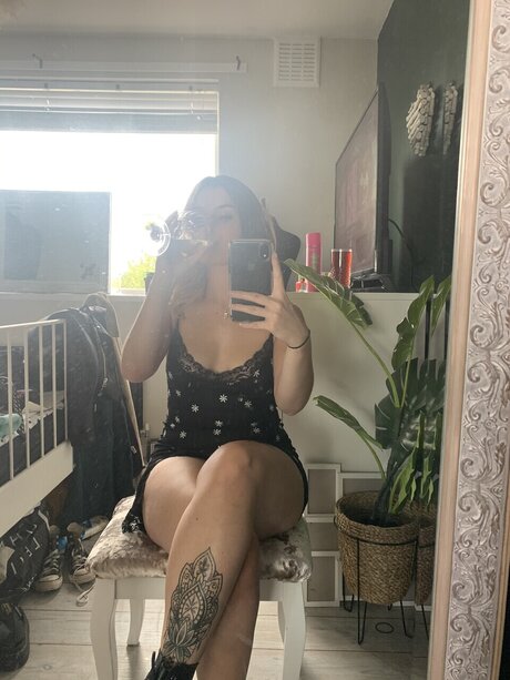 Foto di nudo di fuga di OnlyFans di Emilyx