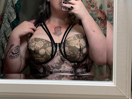 Foto di nudo di fuga di OnlyFans di Big Curvy Tori