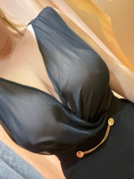 Foto di nudo di fuga di OnlyFans di Julia Leroy