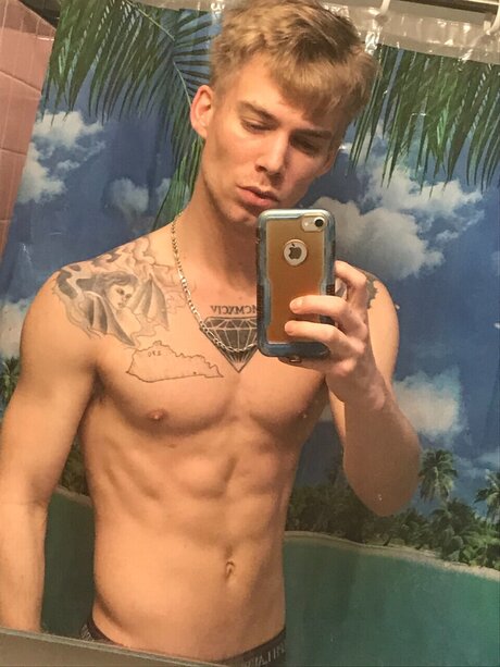 Foto di nudo di fuga di OnlyFans di Alexx Mcloudd 