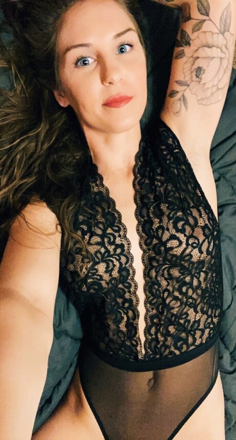 Foto di nudo di fuga di OnlyFans di Angel