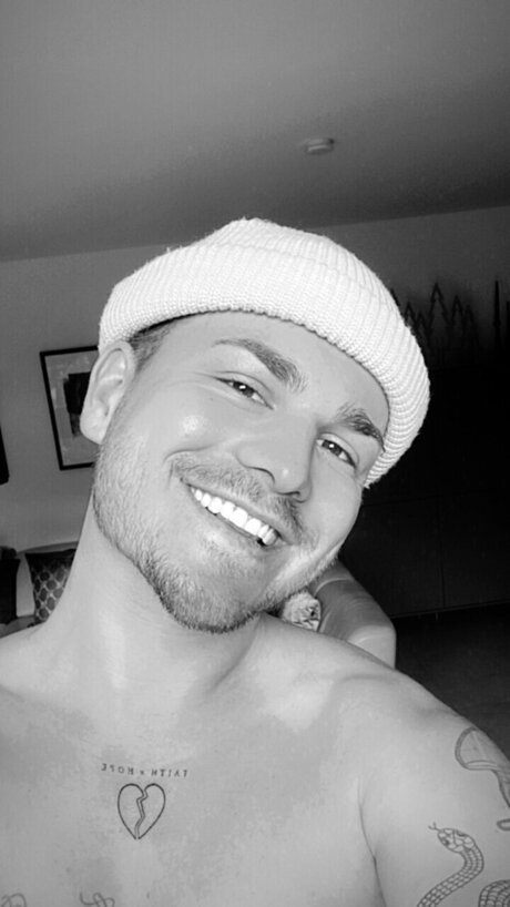 Foto di nudo di fuga di OnlyFans di Yourdirtiestdream