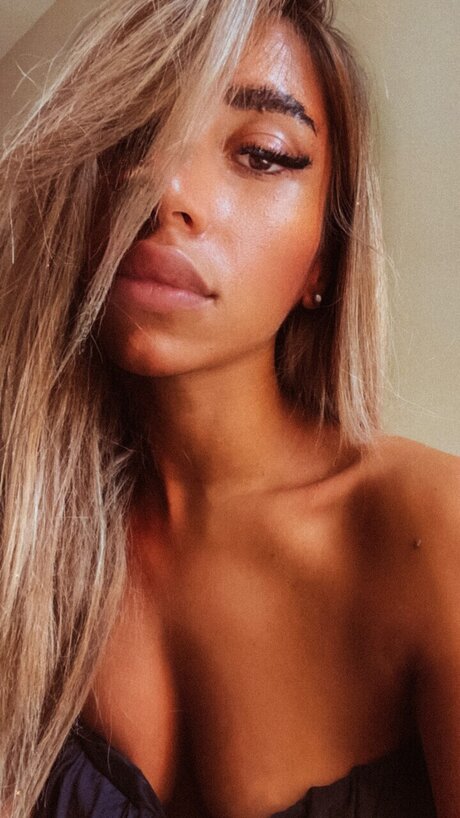 Foto di nudo di fuga di OnlyFans di Noora
