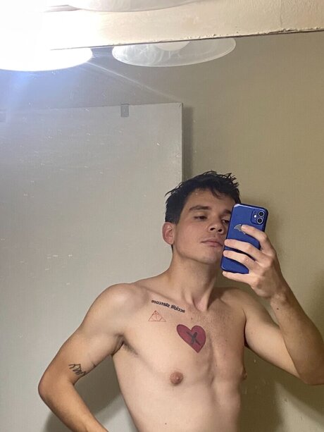 Foto di nudo di fuga di OnlyFans di A