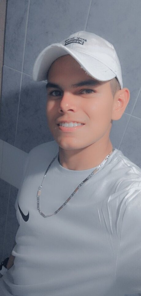 Foto di nudo di fuga di OnlyFans di Leonardo