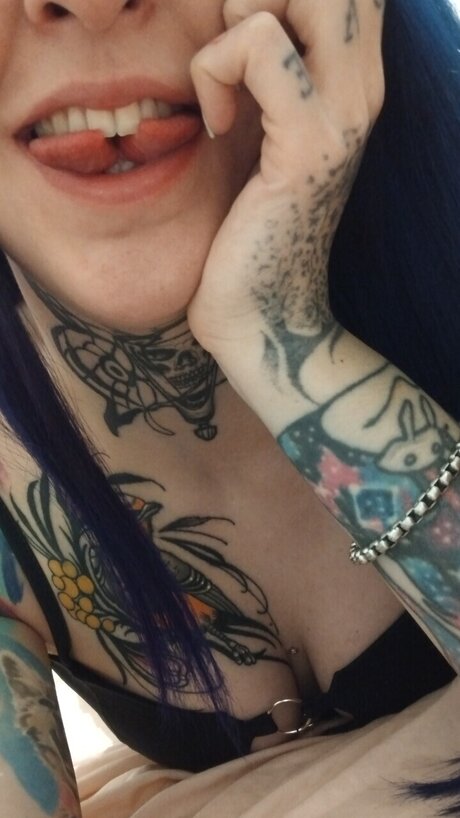 Foto di nudo di fuga di OnlyFans di Lu