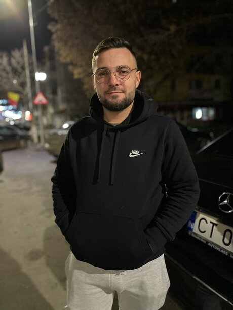 Foto di nudo di fuga di OnlyFans di Florin Mangescu
