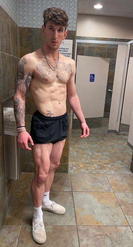 Foto di nudo di fuga di OnlyFans di Tanner