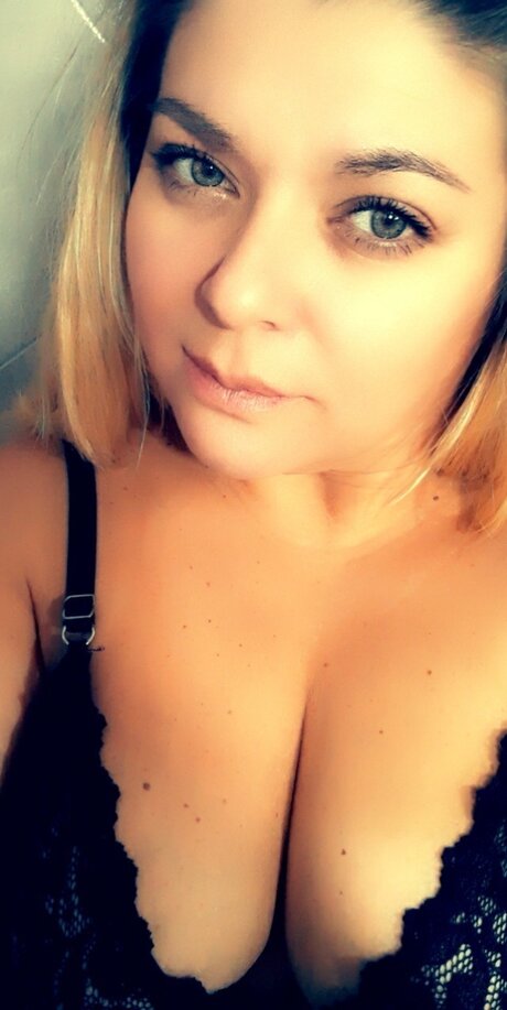 Foto di nudo di fuga di OnlyFans di Erika