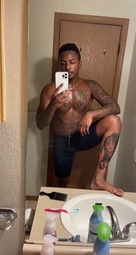 Foto di nudo di fuga di OnlyFans di Justin Teasley