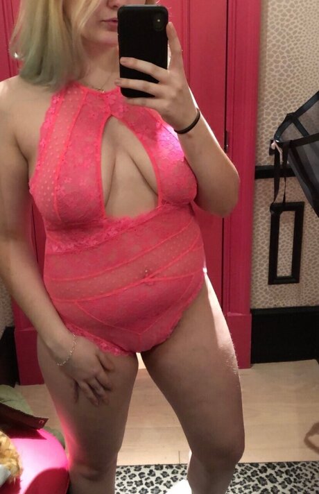 Foto di nudo di fuga di OnlyFans di Luna