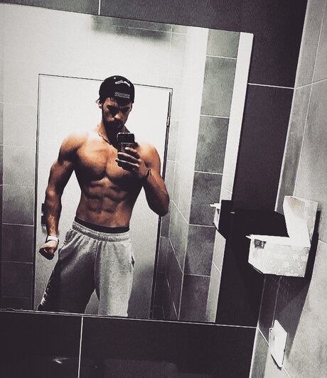 Foto di nudo di fuga di OnlyFans di Juraj Mlynek