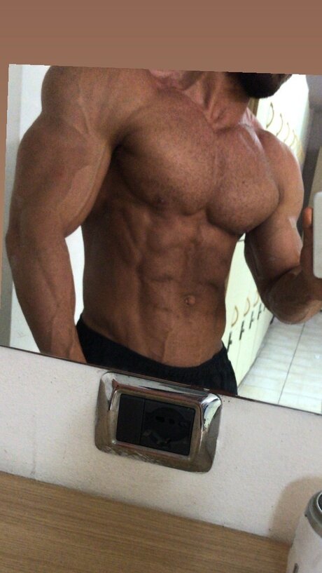 Foto di nudo di fuga di OnlyFans di Muscle96