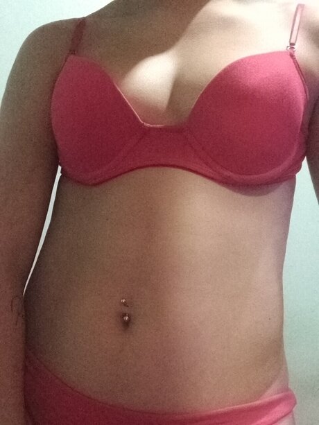 Foto di nudo di fuga di OnlyFans di M18