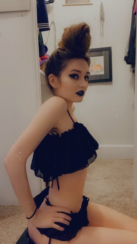 Foto di nudo di fuga di OnlyFans di Elaine Arbor