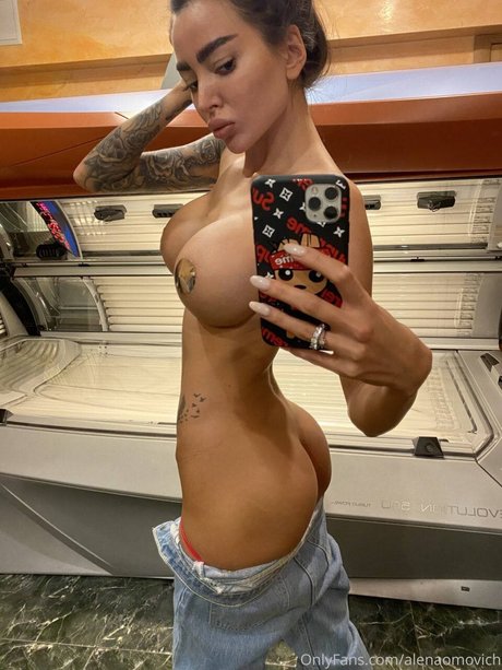 Foto di nudo di fuga di OnlyFans di Alena Omovych