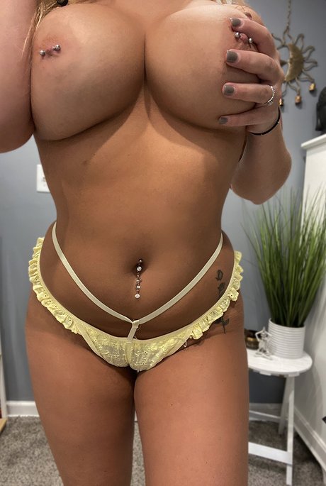 Foto di nudo di fuga di OnlyFans di Marcie Mischief
