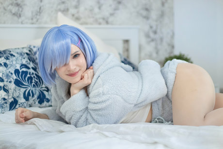 Foto di nudo di fuga di OnlyFans di Enji Night
