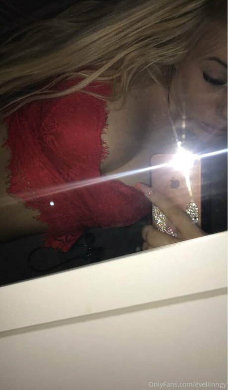 Foto di nudo di fuga di OnlyFans di Eveliinngy