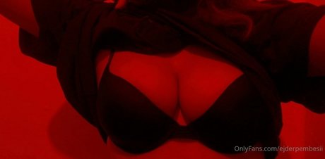 Foto di nudo di fuga di OnlyFans di Ejderpembesii