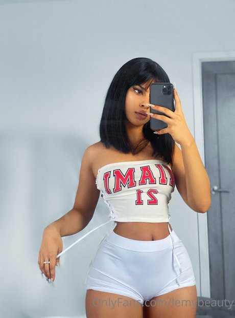 Foto di nudo di fuga di OnlyFans di Lemy Beauty