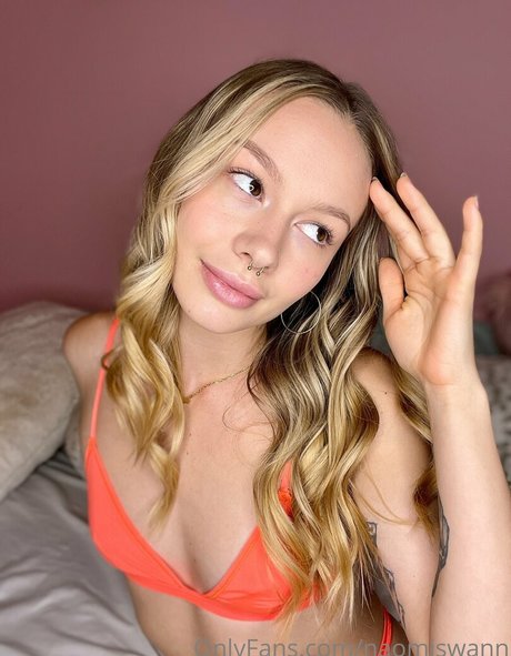 Foto di nudo di fuga di OnlyFans di Naomi Swann