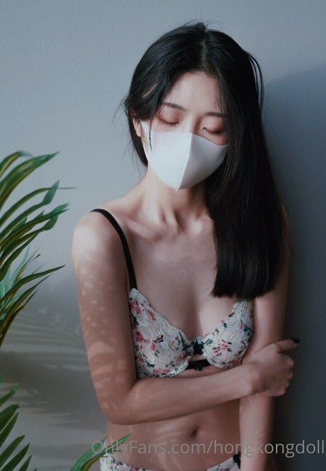 Foto di nudo di fuga di OnlyFans di Hong Kong Doll