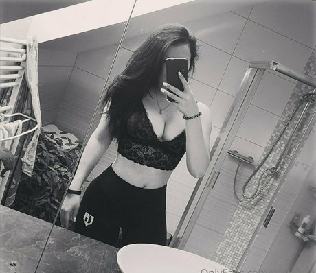 Foto di nudo di fuga di OnlyFans di Makynaa