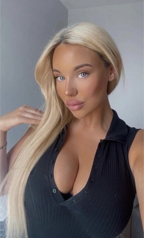Foto di nudo di fuga di OnlyFans di Anna Curley