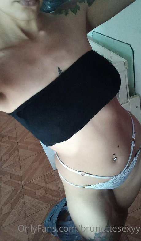 Foto di nudo di fuga di OnlyFans di Brunettesexyy