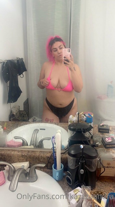 Foto di nudo di fuga di OnlyFans di Kazzzaandra
