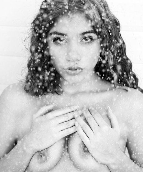 Foto di nudo di fuga di OnlyFans di Marinagoldxx