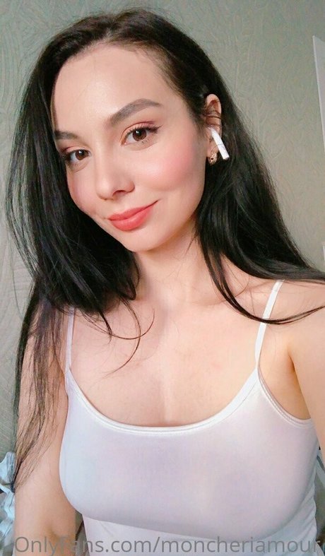 Foto di nudo di fuga di OnlyFans di Moncheriamour