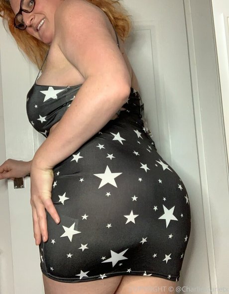 Foto di nudo di fuga di OnlyFans di Charliescarletx
